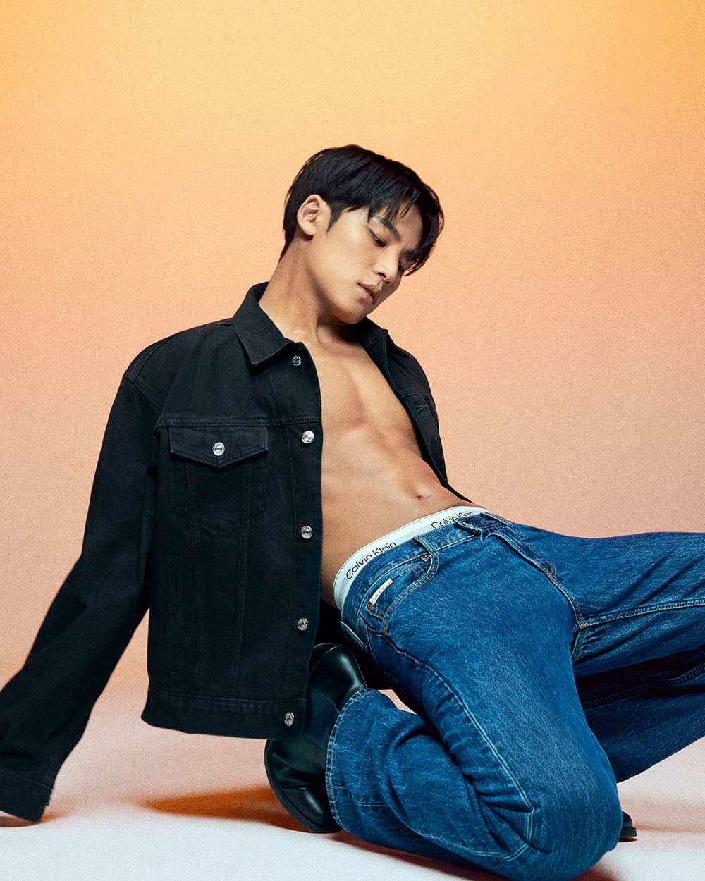 See Photos From Mingyu Of Seventeen S Calvin Klein Campaign