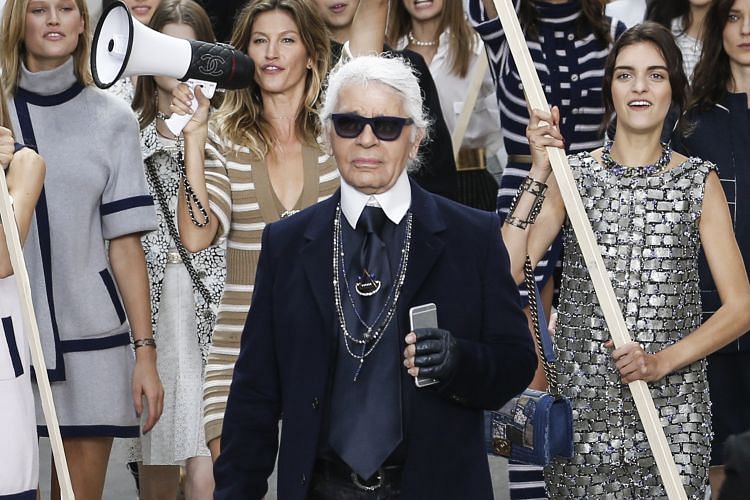 Chanel's Karl Lagerfeld Is Awarded Paris's Highest Honor, La Médaille Grand  Vermeil de la Ville