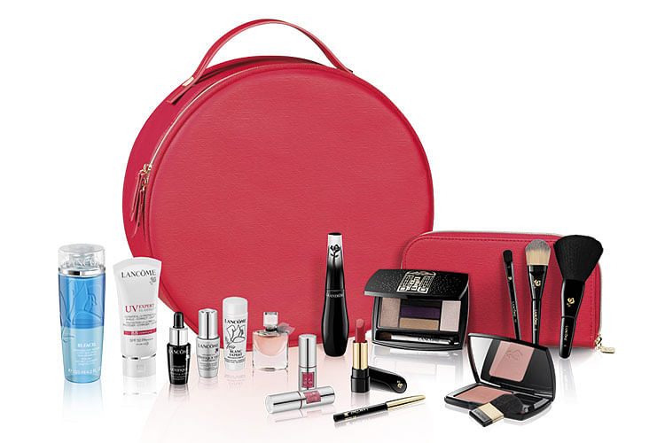 Lipglosslashes Bundle Lipgloss Bundle Cosmetic Gift SetEtsy | Cosmetics gift,  Diy gifts to sell, Cosmetic gift set