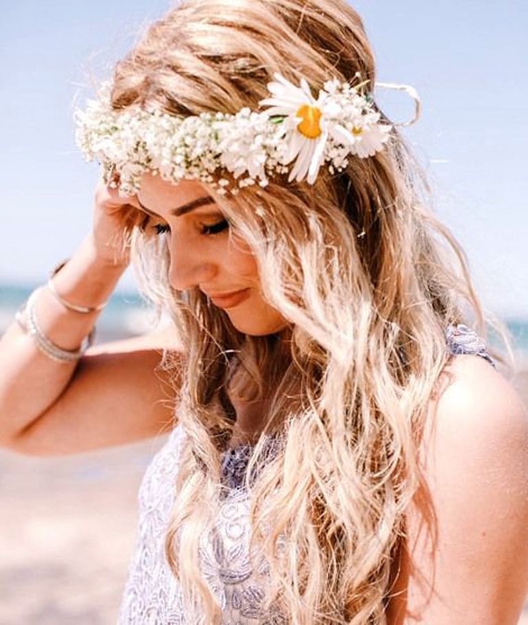 10 Pretty Floral Wedding Hairstyles