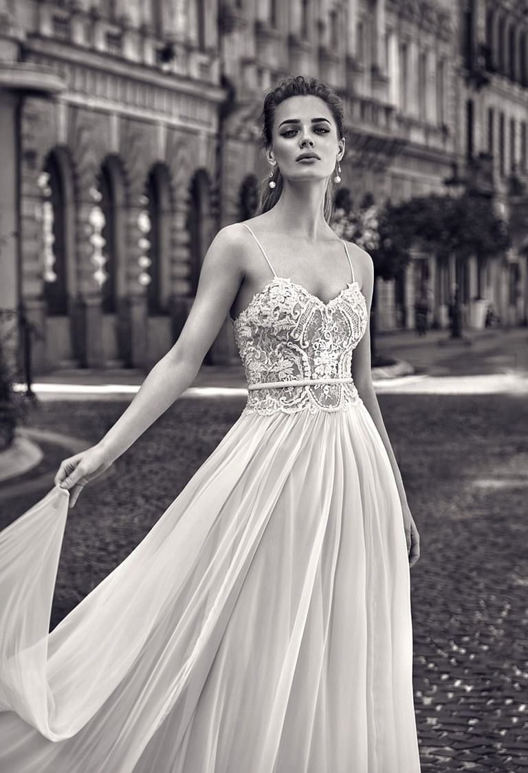 Galia Lahav To Pronovias Over 40 Couture Wedding Dresses On Sale