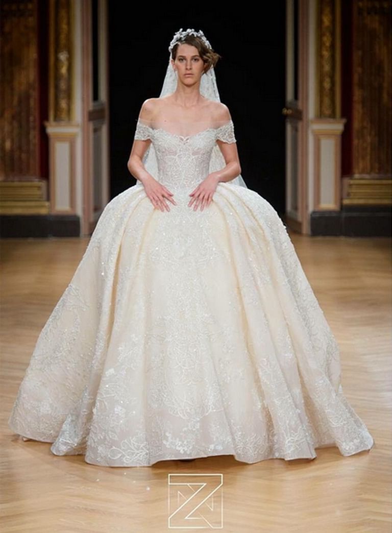 Strapless Sweetheart Neckline Princess Tulle Wedding Dress | Kleinfeld  Bridal