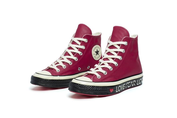 Converse clearance love graphic