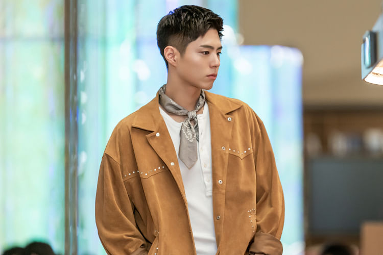 Park Bo Gum and Byun Woo Seok work hard as models in 'Record of Youth' >  TV-MOVIES