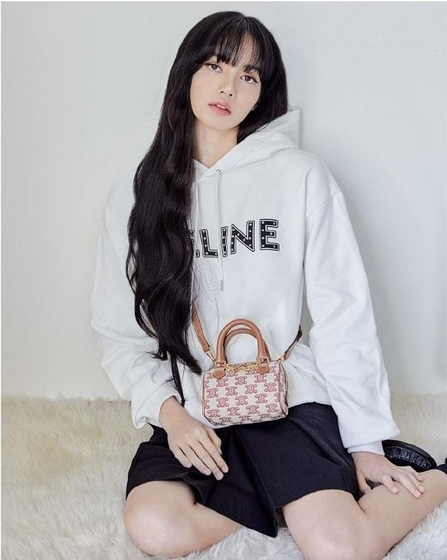 Lisa manoban hoodie best sale