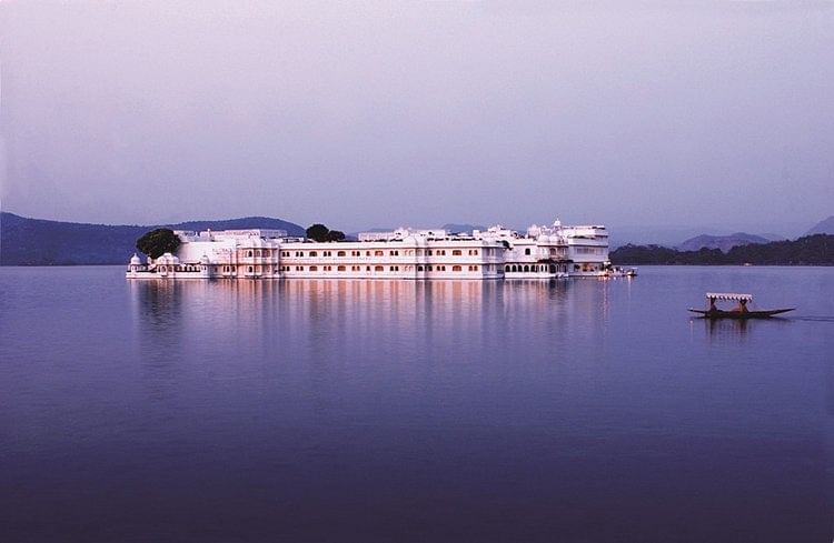 Have A Lavish Wedding And Honeymoon At The Taj Lake Palace In India 2