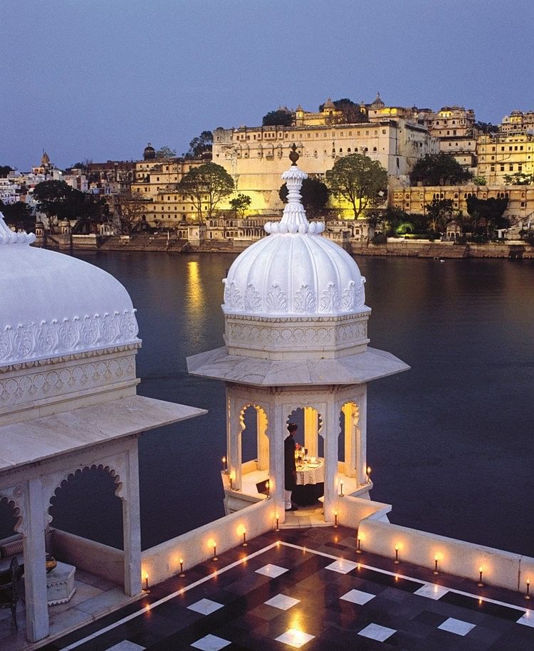 Have A Lavish Wedding And Honeymoon At The Taj Lake Palace In India 8