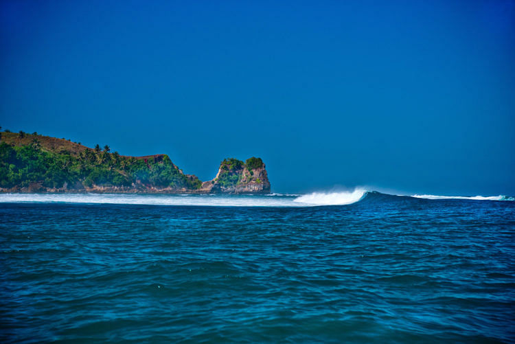 Nihiwatu resort Sumba island waves surf 