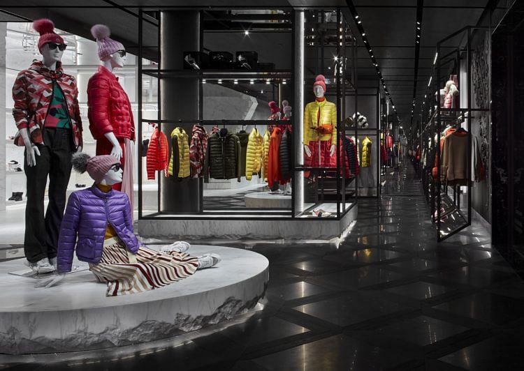 Moncler warehouse shop